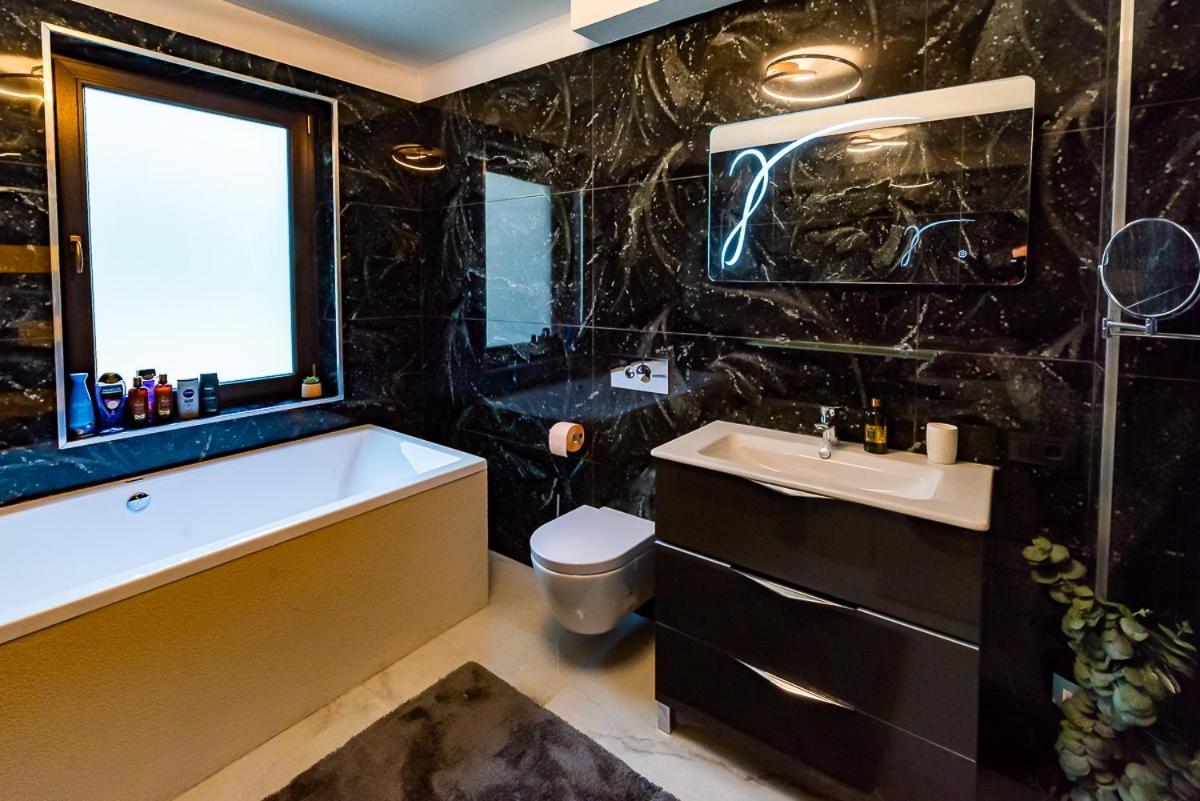 Moky Rezident Apartment Arad Exterior photo